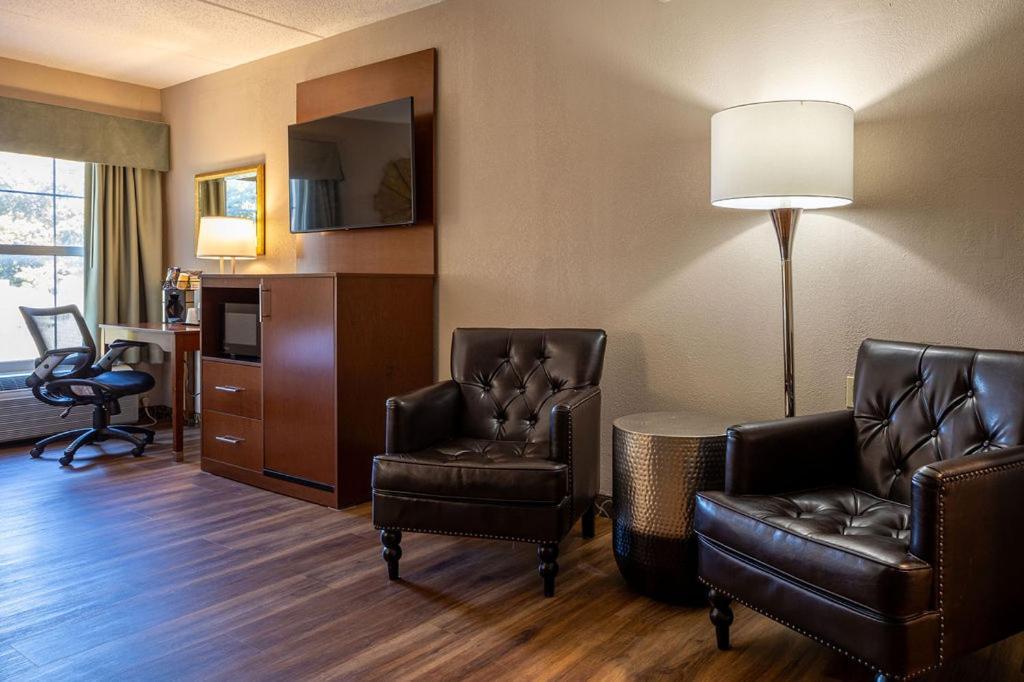 D. Hotel Suites & Spa Holyoke Exterior foto