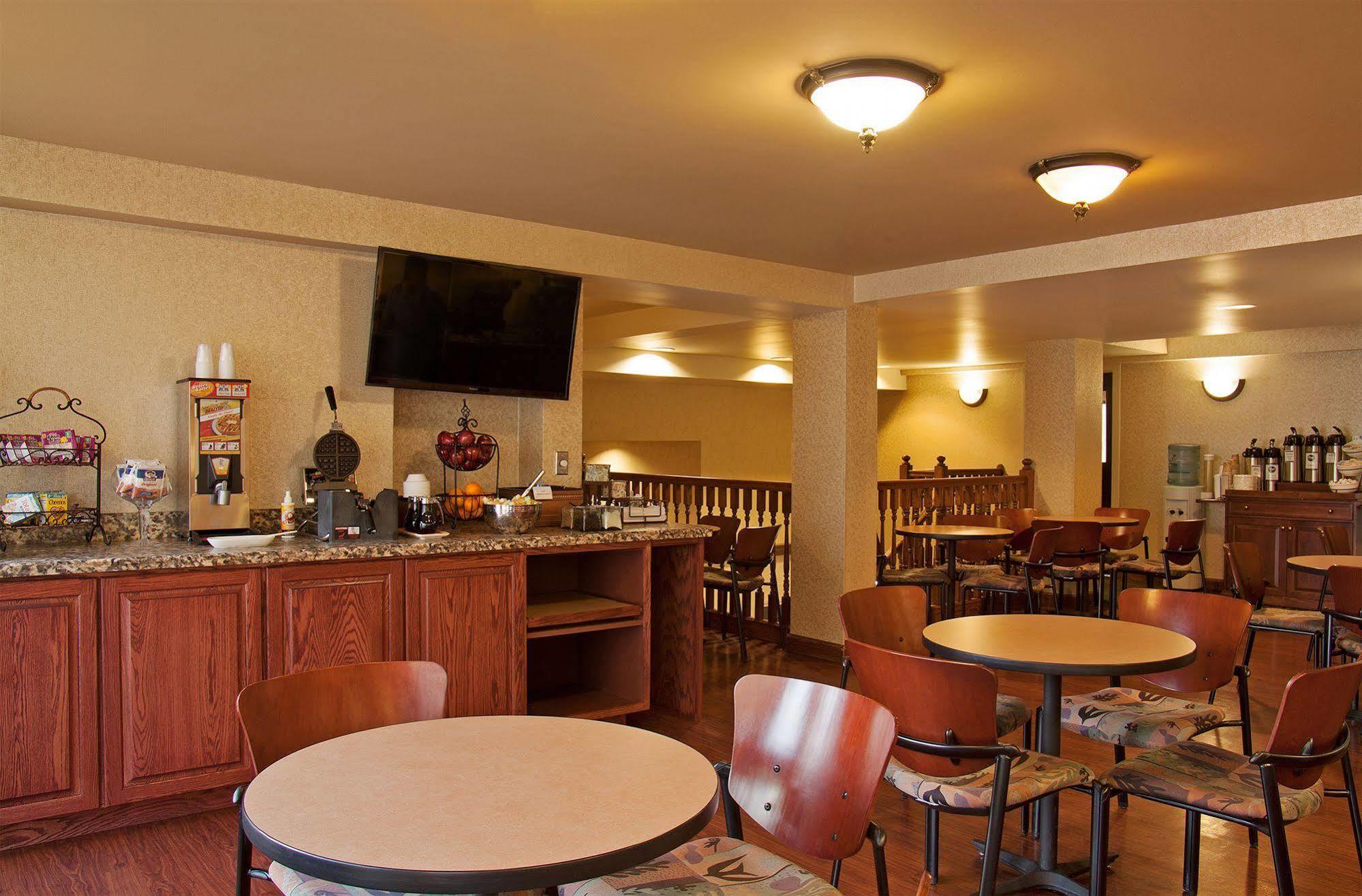 D. Hotel Suites & Spa Holyoke Exterior foto